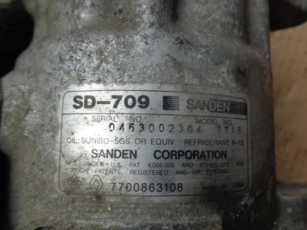 COMPRESSEUR DE CLIMATISATION RENAULT 2.1TD - Vue 4